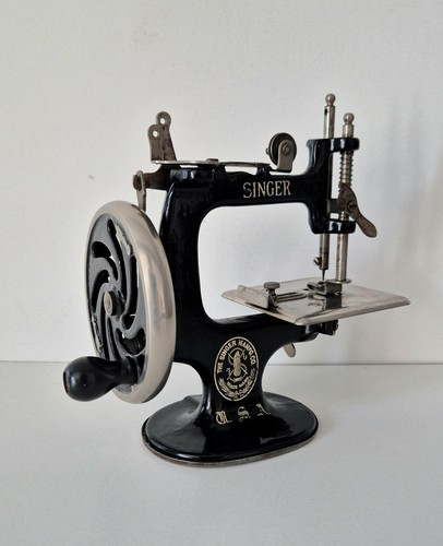 Sehr schöne alte singer - sehr,
