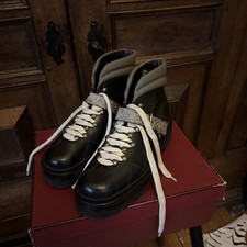 NEU/OVP: BALLY Stiefel, Gr. 41.5 / 7.5 , schwarz, spektakuläres Outfit