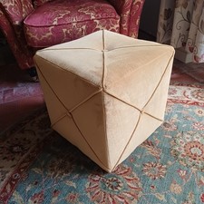 Velvet Cube Fußhocker /
