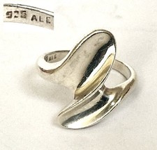 Ring big wave - ring, modernist