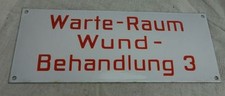 altes Emailschild aus Luftschutz Bunker Nr. 2564/11 Warteraum Wundbehandlung 3