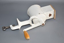 Alte große Nuss Mandel Mühle Reibe Emaille Vintage Zassenhaus