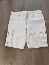 Weiße Herrenshorts im