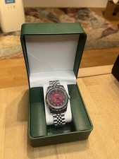 Seiko Mod Rotes Ziffernblatt mit Arabischen Zahlen Automatikuhr