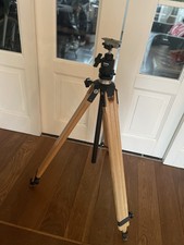 Stabiles Holzstativ mit