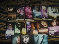 Lara Adrian  :   16 X