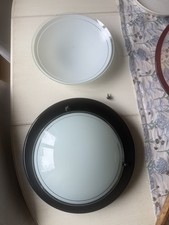 20: RUNDE DECKENLAMPE MIT 2