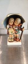 Unter einem Dach, Goebel / Hummelfigur, Nr. 71 / 1, Mädchen / Junge unter Schirm