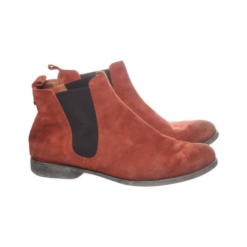 Think chelsea boots - think!,,