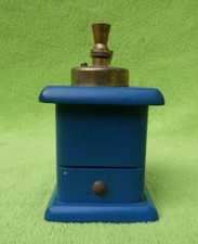 Alte kleine Muskatmühle Pfeffermühle in Kaffeemühlen optik