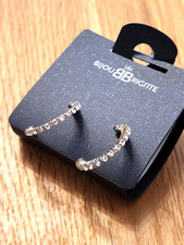 halbe Creolen gold mit weißen Strasssteinen Bijou Brigitte - Modeschmuck