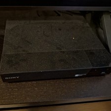 Sony BDP-S3700 Blu-ray und DVD Player mit Fernbedienung