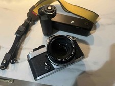 Analog Kamera Nikon FE mit