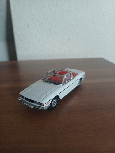 Triumph stag modellauto - 1:43,