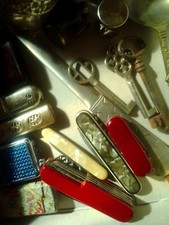 Feuerzeuge Taschenmesser.und noch vieles mehr dabei. Kombi Versand möglich.