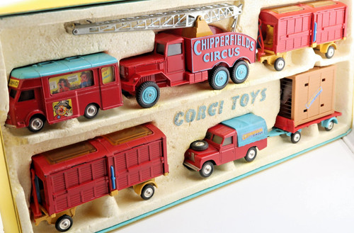 Corgi toys chipperfields - *,