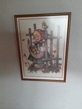 Schönes M. J. Hummel Bild Mädchen mit Kücken im Holzrahmen 31,5 x 22,5 cm