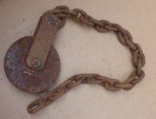 alte Seilrolle Umlenkrolle Rolle Teil  von Hebezug Flaschenzug Eisen mit Kette