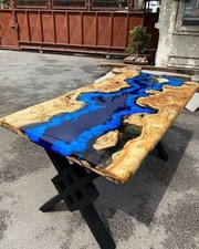 Moderner blauer Harztisch -