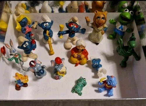 Eier figuren schlümpfe - figuren.,