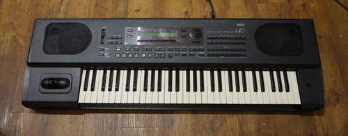 Korg music workstation - i4, s