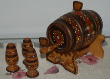 Kleines dekoratives Holzfass mit Bechern - Bulgarien - handgefertigt