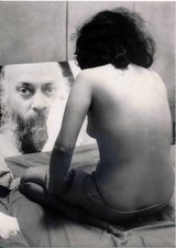 Ashram in Poona - Bhagwan's Experiment - 2 Pressefotos - s/w 15x21cm (56)