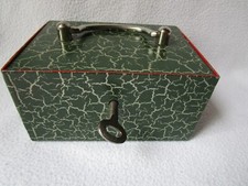 alte Geldkassette Kassette Metall mit Scharnierdeckel Schloß Schlüssel 15x11x7cm