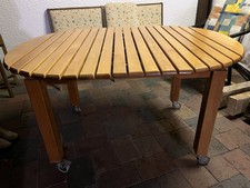 Ovaler Tisch (Holz), ausziehbar, auf Rollen, Outdoornutzung