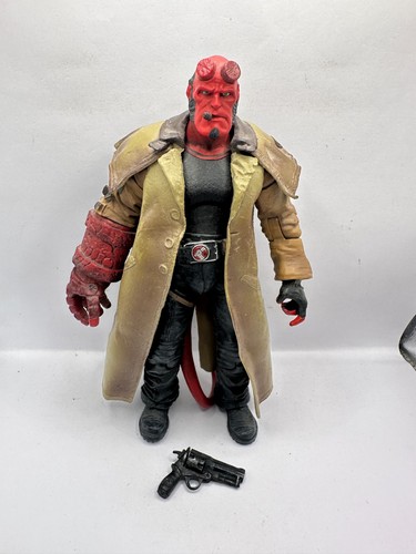 Mezco hellboy golden army - hellboy,