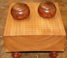 Japanisches IGO-Spiel Go-Brett