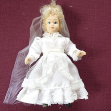 Porzellan Puppe Mädchen Braut ca 15 cm Puppenstube Kaufmannsladen