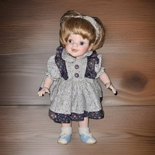 Wunderschöne Gilde Puppe