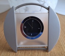 Tischuhr Silber/Schwarz 9x7cm