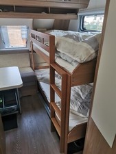 Wohnwagen Kinderhochbett - Sitzgruppe