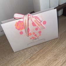 Geschenkverpackung von - ,