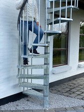 Außentreppe Gardenspin Gelochte Metall Stufen - Wendeltreppe