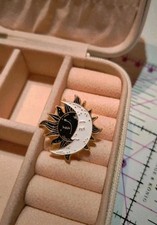 Pin Anstecker Brosche Sonne