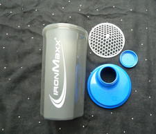 Ironmaxx Eiweiß Shaker - Proteinshaker - Drehverschluss - blau