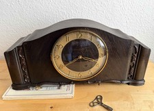 Alte Kaminuhr funktioniert