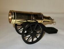 Messing-Kanone auf Lafette als