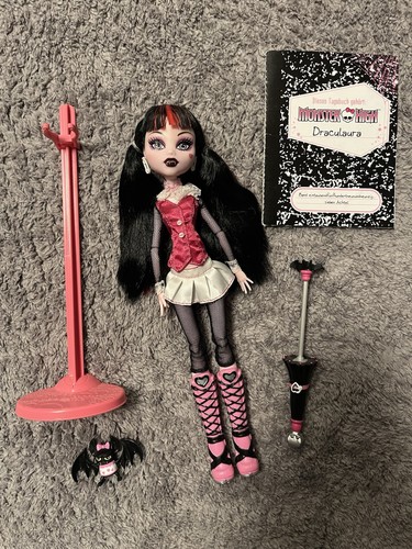 Monster high draculaura first - high,