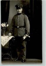 39603406 - Portrait eines deutschen Soldatens in Ausgehuniform Fotograf Josef
