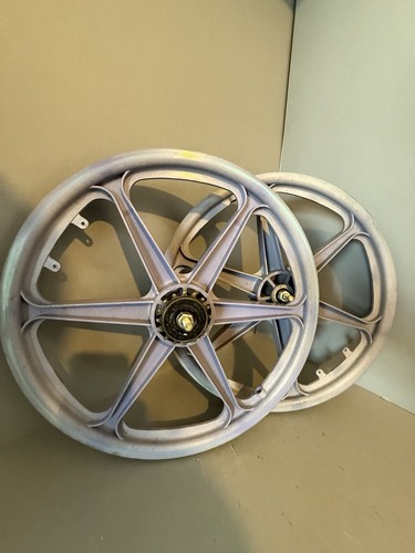 Skyway lavender six spoke - six,