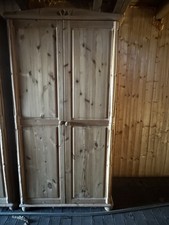Massiver Kleiderschrank