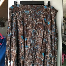 Modischer Rock in braun Gr. 46 gemustert im Paket + 2 Shirts Kurz / halblang