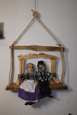 Oma und Opa auf Schaukel -old style Deko zum hängen - ges.ca. 44x66cm x 10cm