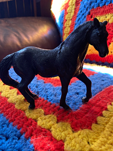 Schwarze pferdefigur aus - schwarze,