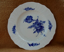 Royal Copenhagen Speiseteller - blaue Blume / geschweift - DM: 25,3 cm - I. Wahl