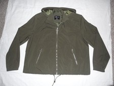 Windbreaker mit Kapuze für